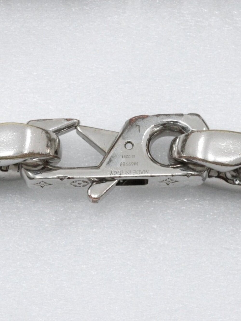 LOUIS VUITTON Bracelet LVChain Links Bracelet M69989 Silver Silver metalli... - Picture 15 of 15